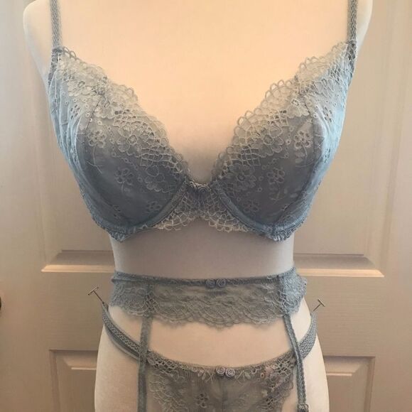 VINTAGE Blue Lace, Victoria's Secret Bra, Panty & - Picture 1 of 3